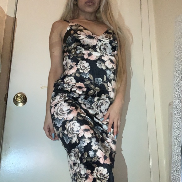 Forever 21 Dresses & Skirts - Velvet Midi Dress